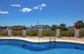 APARTAMENT, LOS ARQUEROS BENAHAVIS. Spacious and bright