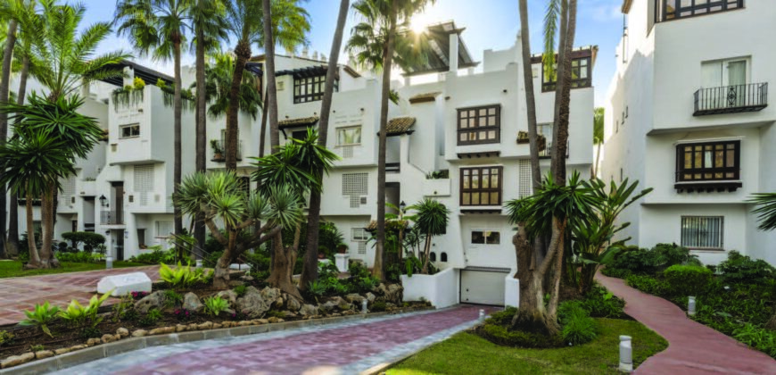 Impeccable Luxury apartment, Persian Gardens, Marina Puente Romano