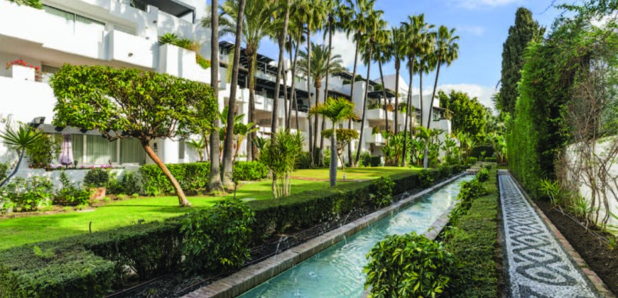 Impeccable Luxury apartment, Persian Gardens, Marina Puente Romano
