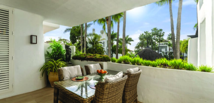 Impeccable Luxury apartment, Persian Gardens, Marina Puente Romano