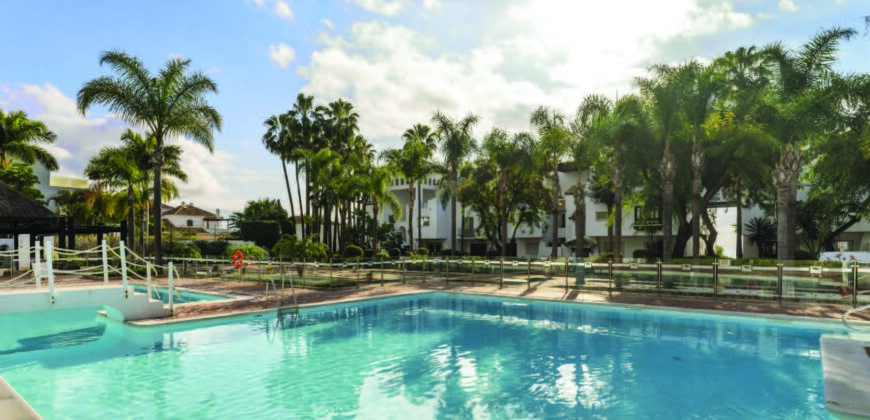 Impeccable Luxury apartment, Persian Gardens, Marina Puente Romano