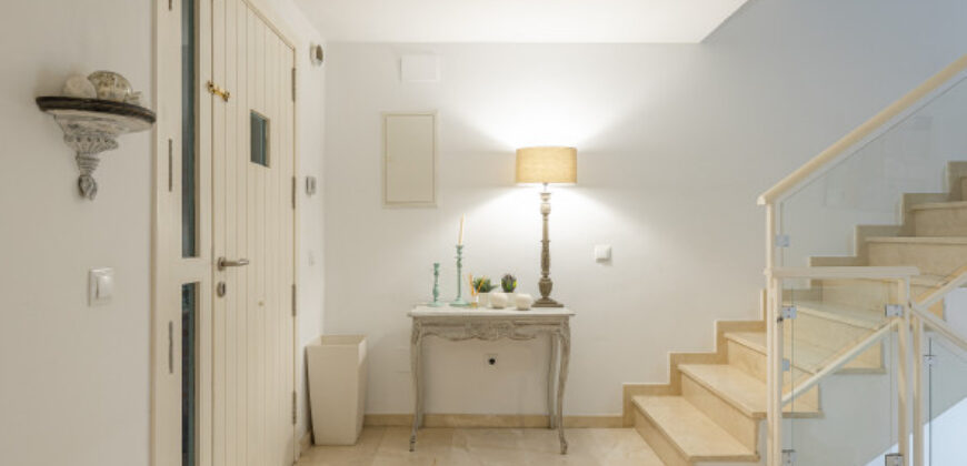 Townhouse in Villas de Los Monteros