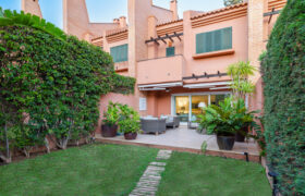 Townhouse in Villas de Los Monteros