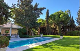 VILLA EN CALAHONDA