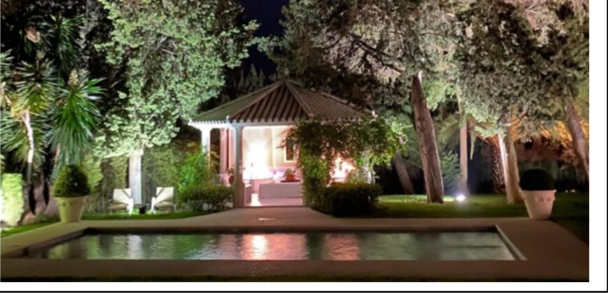 VILLA EN CALAHONDA