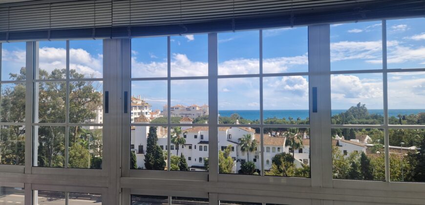 APARTMENT IN PUERTO BANUS